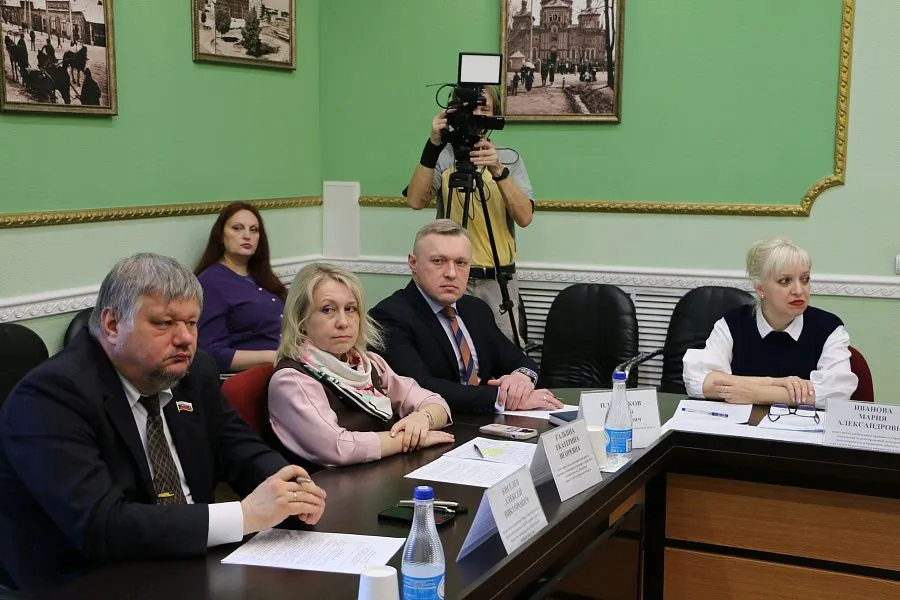 15 октября 2026 года аудитор Контрольно-счетной палаты Брянской области Виталий Плотников принял участие в заседании постоянного комитета Брянской областной Думы по жилищно-коммунальному хозяйству, дорожному строительству, транспорту и топливно-энергетиче