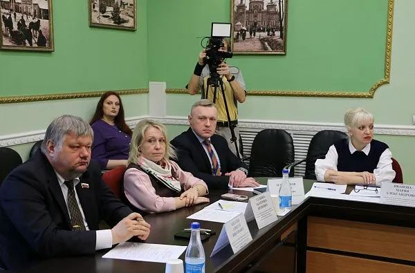 15 октября 2026 года аудитор Контрольно-счетной палаты Брянской области Виталий Плотников принял участие в заседании постоянного комитета Брянской областной Думы по жилищно-коммунальному хозяйству, дорожному строительству, транспорту и топливно-энергетиче