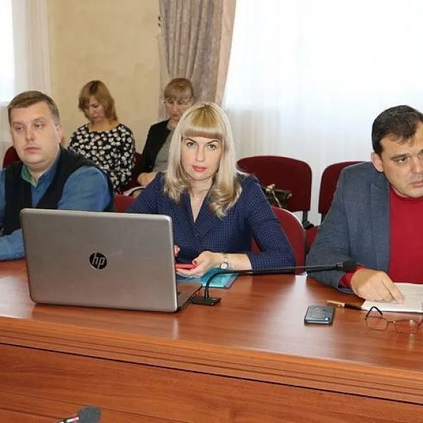 13 ноября председатель Контрольно-счетной палаты Брянской области В.Н. Сафронова приняла участие в заседании постоянного комитета Брянской областной Думы по молодежной политике, физической культуре и спорту - фото 1