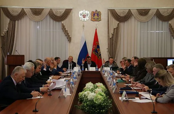 14 октября 2026 года аудитор Контрольно-счетной палаты Брянской области Виталий Плотников принял участие в заседании постоянного комитета Брянской областной Думы по промышленности, строительству, связи, предпринимательству и собственности