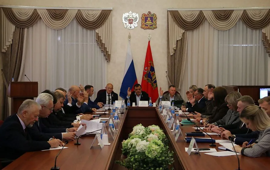 14 октября 2026 года аудитор Контрольно-счетной палаты Брянской области Виталий Плотников принял участие в заседании постоянного комитета Брянской областной Думы по промышленности, строительству, связи, предпринимательству и собственности
