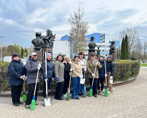Сотрудники Контрольно-счетной палаты Брянской области, сохраняя добрые традиции, приняли участие в преображении родного города
