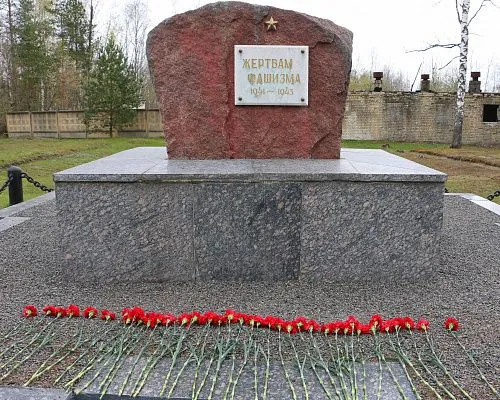22 июня в День памяти и скорби сотрудники Контрольно-счетной палаты Брянской области посетили мемориальный комплекс «Концлагерь Дулаг-142»